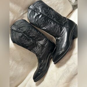 MENS SIZE 8.5 EE  8 1/2 EE BLACK TONY LAMA COMBOY BOOTS MODEL 2993